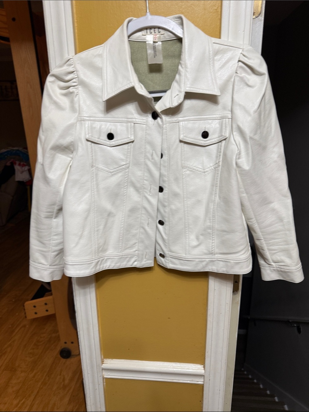 TCEC White Faux Leather Button-Front Jacket with Puff Shoulders size small